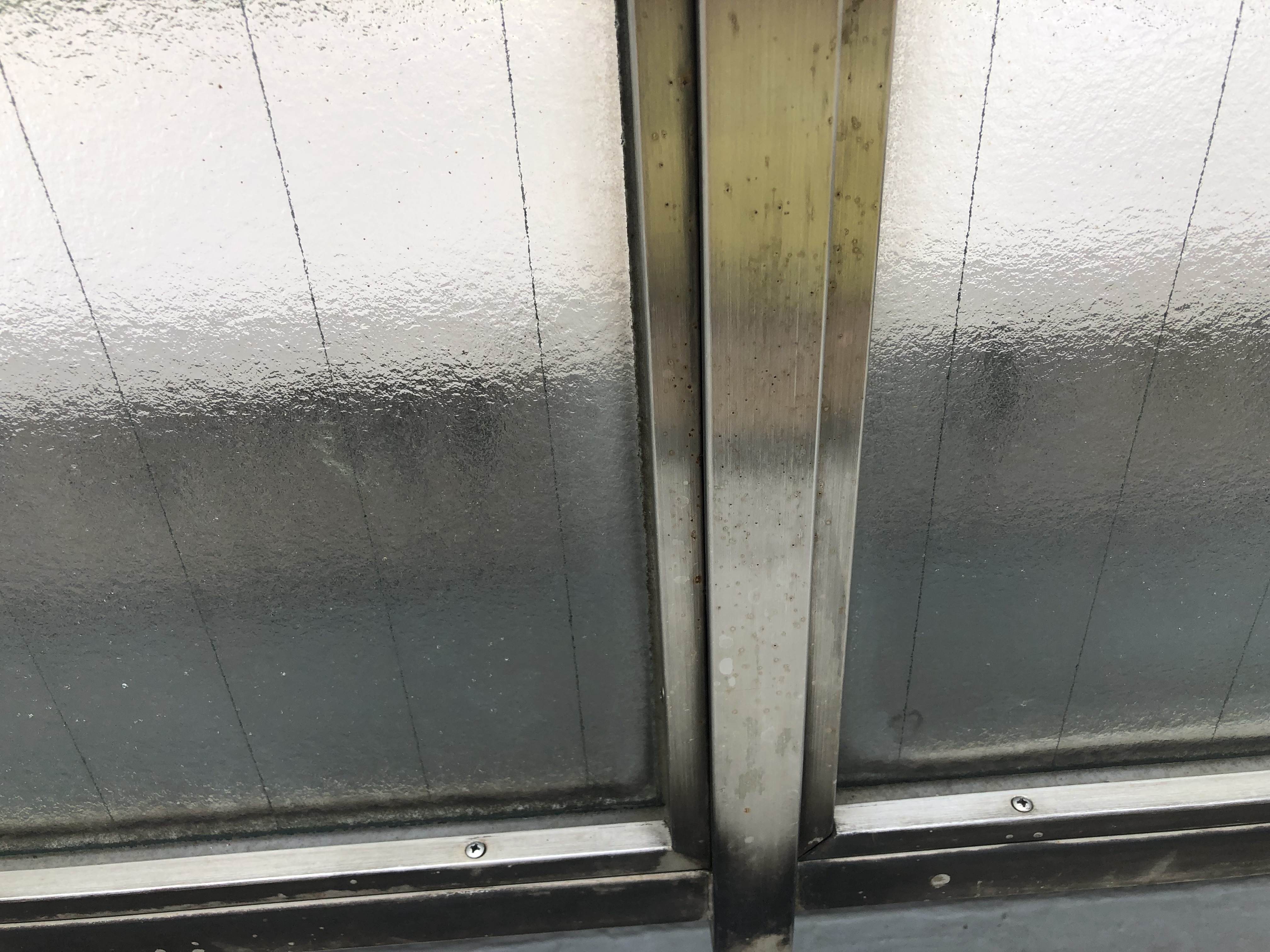 窓ガラス サッシ 網戸のお掃除 神奈川 東京のハウスクリーニング 排水管洗浄 外壁塗装 おそうじリファイン 東匠リファイン